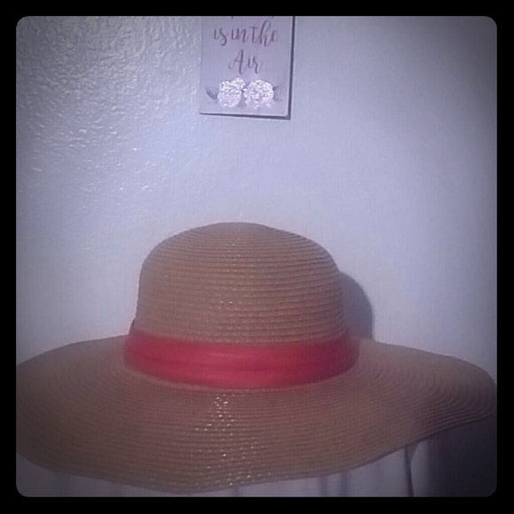 Floppy Hat - Picture 1 of 3